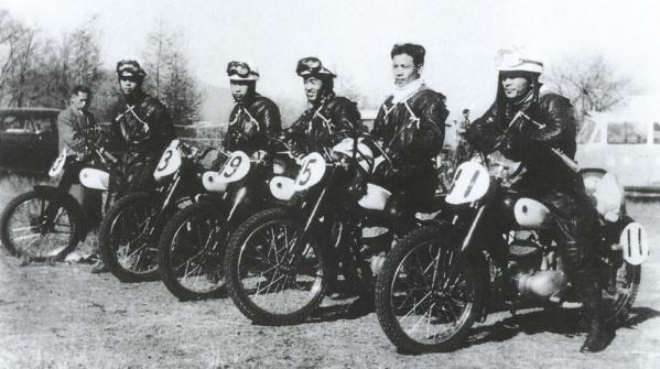 Equipe Yamaha - Mont Asama 1955